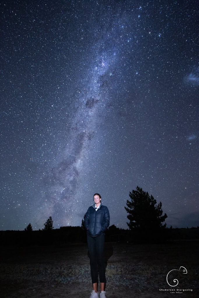 Woman doing one of the best things to do in Tekapo, stargazing.