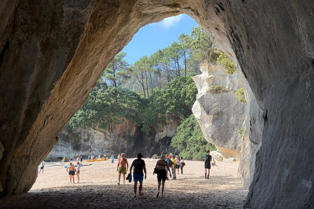 People walking thorugh the arch at Cathedral Cove.