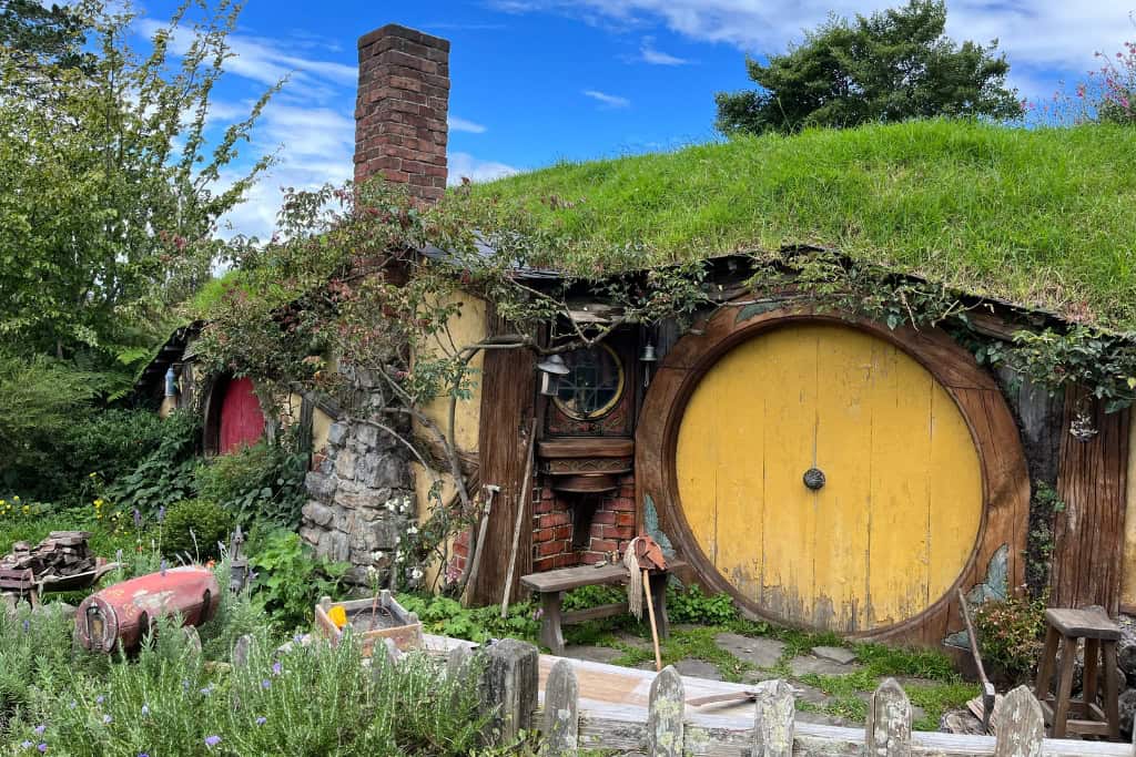 A small Hobbit house in Hobbiton on a day trip from Auckland.